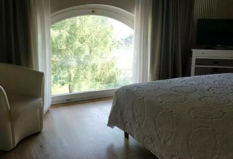 هتل Agriturismo Lambra La Casa Del Sol