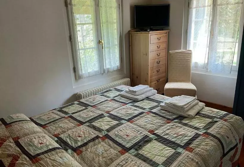 هتل Agriturismo Lambra La Casa Del Sol