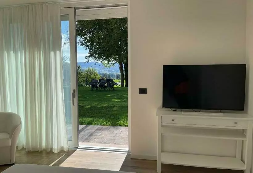 هتل Agriturismo Lambra La Casa Del Sol