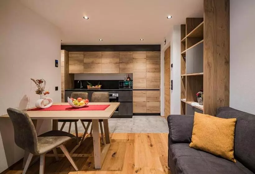 ホテル Appartement Förra