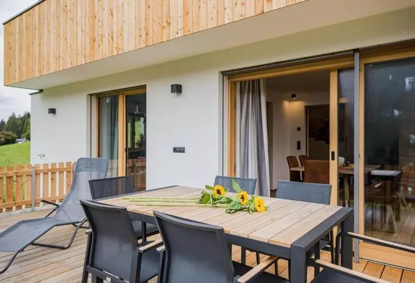 ホテル Appartement Förra