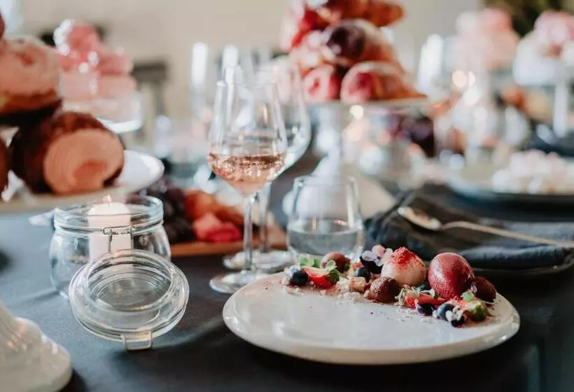 Hotelli Nestor & Restaurant Back Pocket