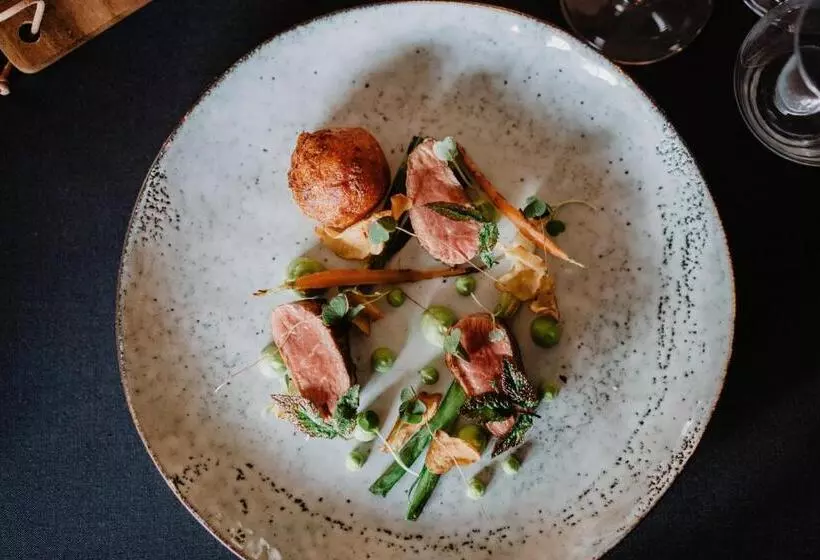 Hotelli Nestor & Restaurant Back Pocket