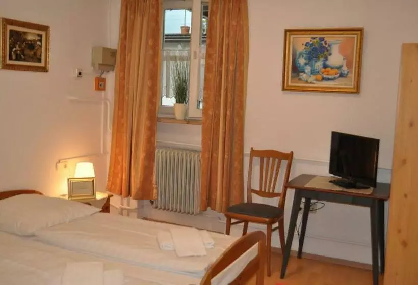 Majatalo Weinstube Heigl Restaurante Pizzeria Puccini