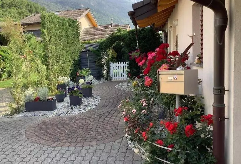 Aamiaismajoitus (B&B) Ferienwohnung Lenggenhager Plantzette