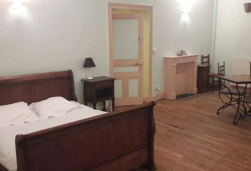 ベッドアンドブレックファースト Les Chambres Du Cheval Blanc