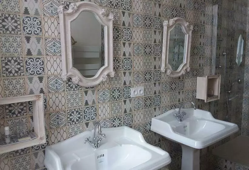 Aamiaismajoitus (B&B) Manoir De La Camusière