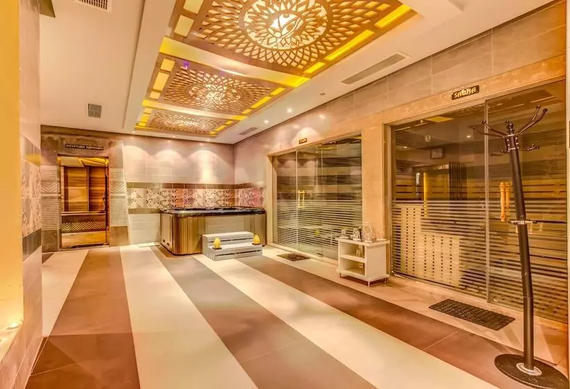 Amc Royal Hotel & Spa