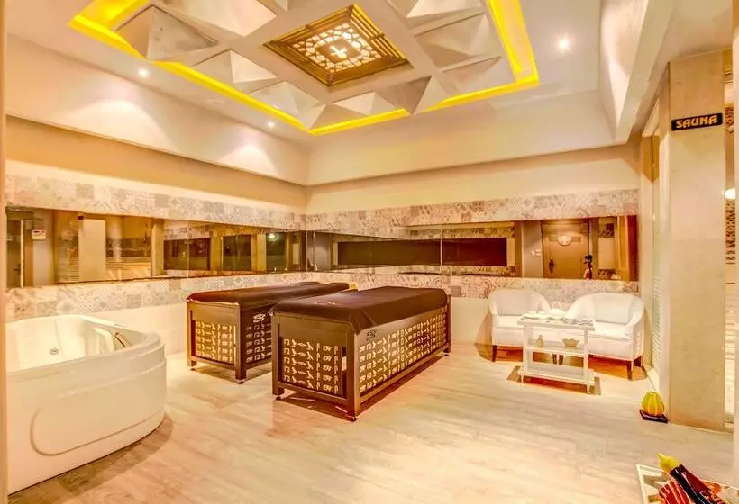 Amc Royal Hotel & Spa