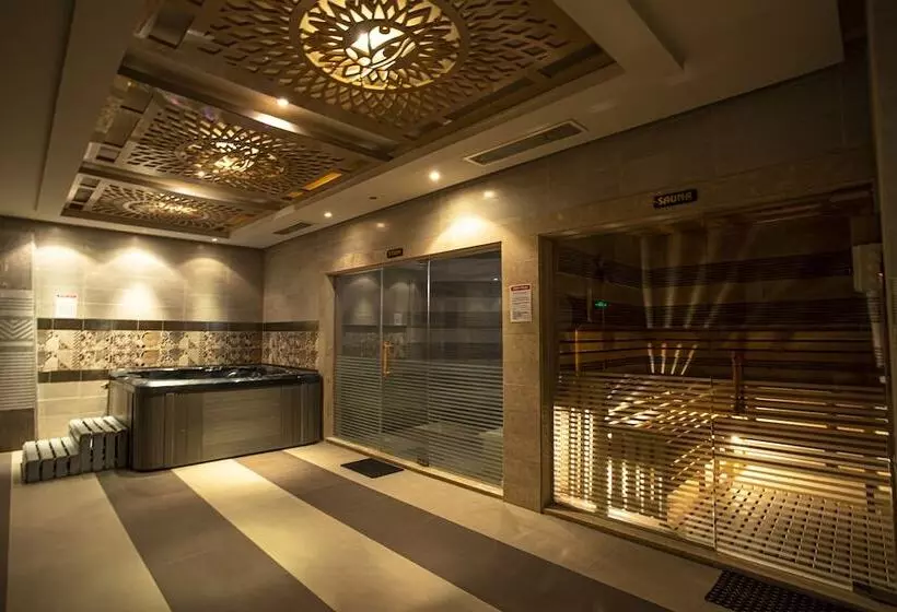 Amc Royal Hotel & Spa