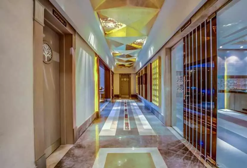 Amc Royal Hotel & Spa