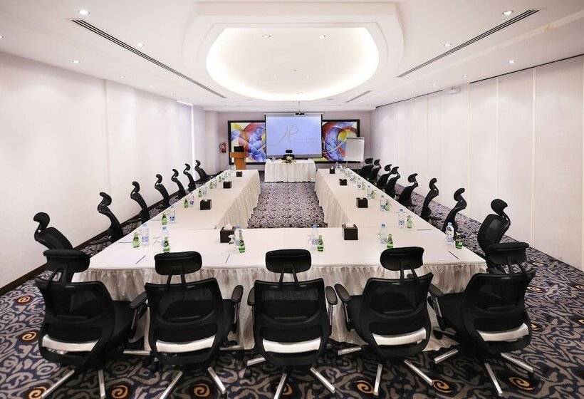 בית מלון כפרי Qaser Al Hamra By Warwick