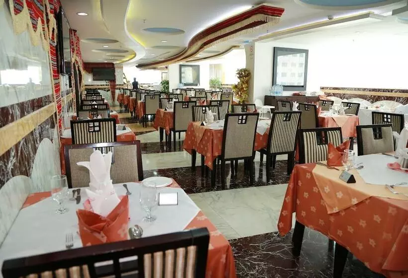 ホテル Sharjah Palace