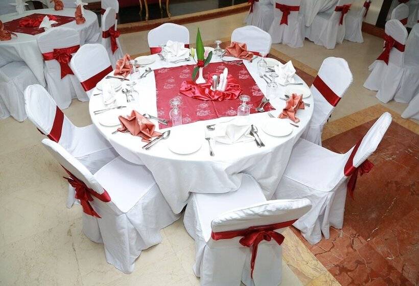 ホテル Sharjah Palace