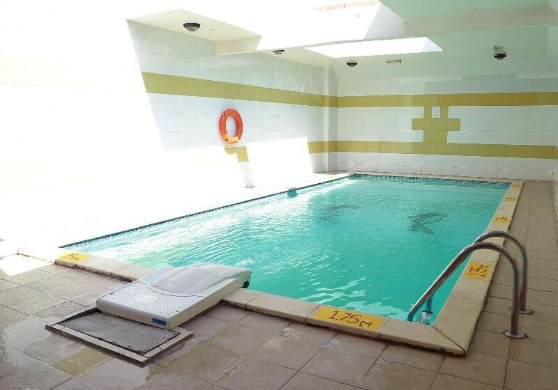 ホテル Sharjah Palace