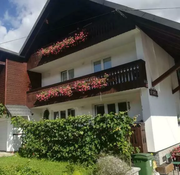 پانسیون Apartments And Rooms Cerkovnik