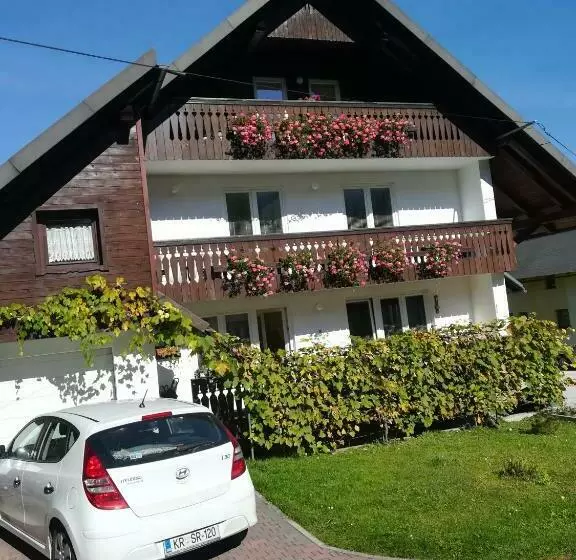 پانسیون Apartments And Rooms Cerkovnik