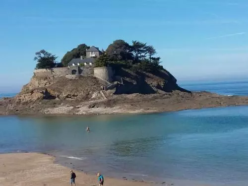 Aamiaismajoitus (B&B) Les Chambres Des Badious