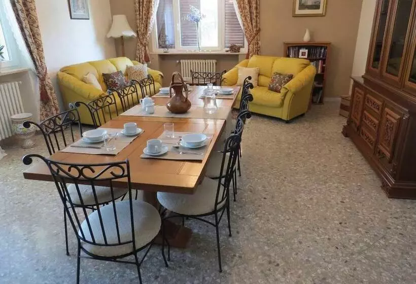 Aamiaismajoitus (B&B) Villa 2 Fields