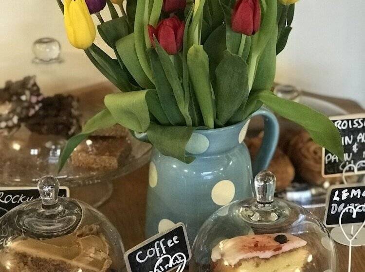 مبيت وإفطار Lucy S Tearoom