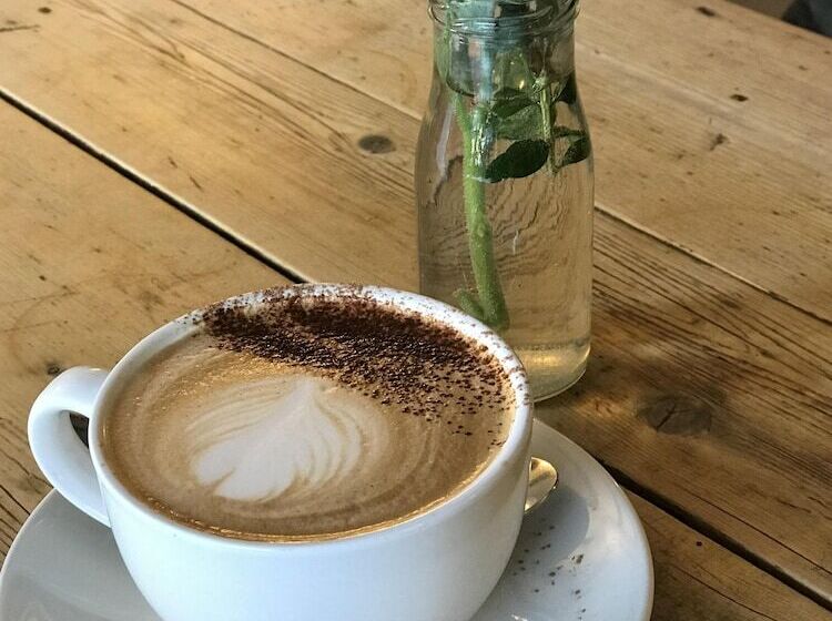 مبيت وإفطار Lucy S Tearoom