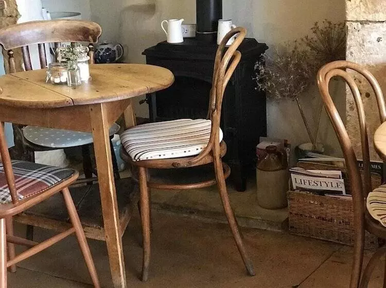 Aamiaismajoitus (B&B) Lucy S Tearoom