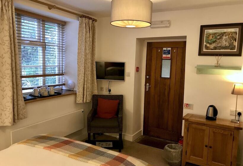 مبيت وإفطار Lucy S Tearoom