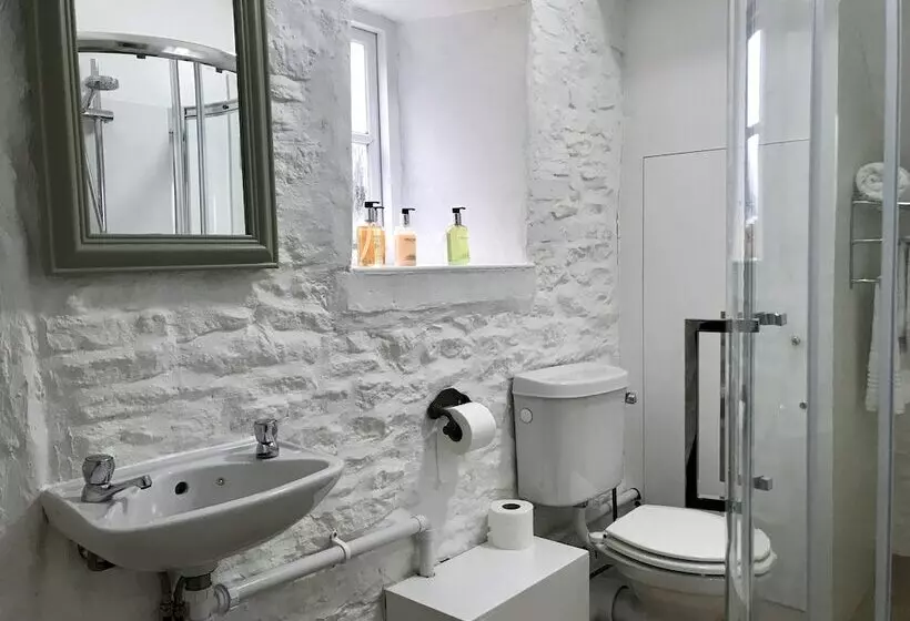 Aamiaismajoitus (B&B) Lucy S Tearoom