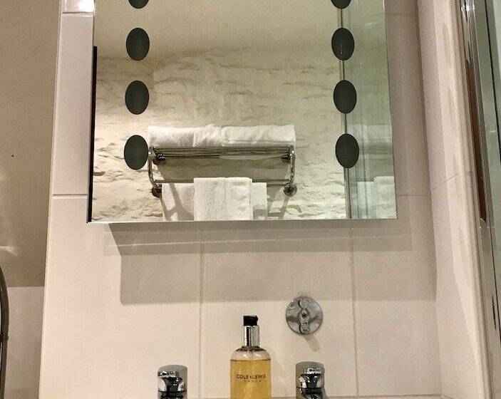 مبيت وإفطار Lucy S Tearoom