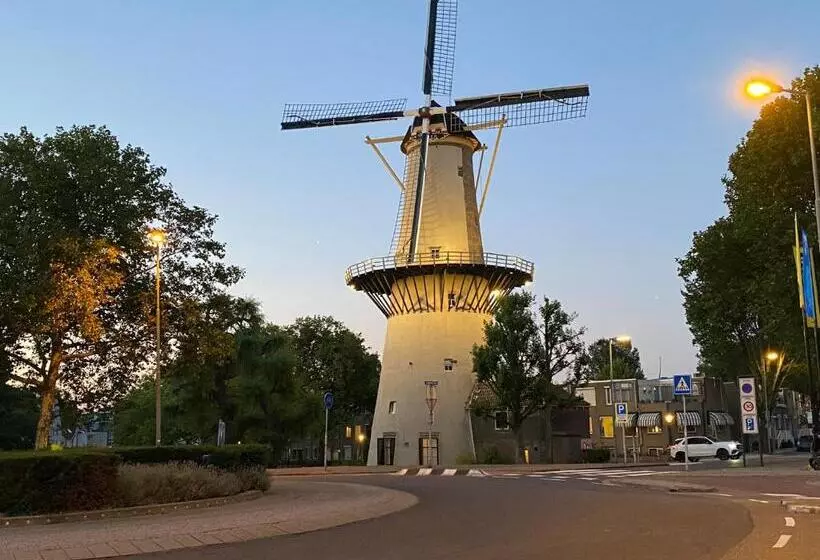 Hotelli Cafe The Windmill