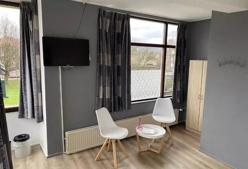 Hotelli Cafe The Windmill