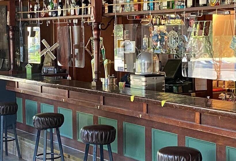 Otel Cafe The Windmill