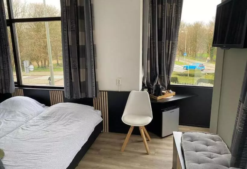 Hotelli Cafe The Windmill