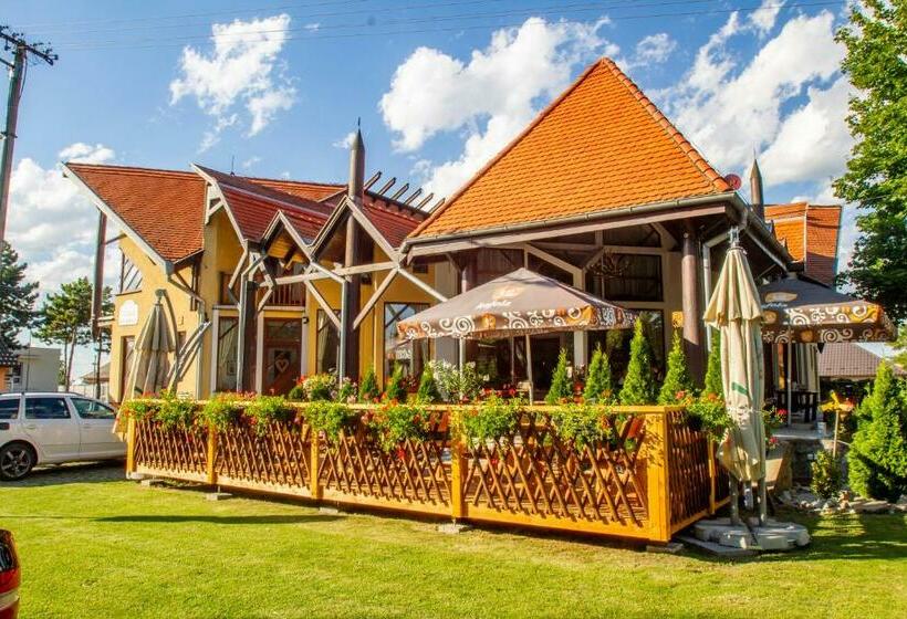 ペンション Penzión Tücsök