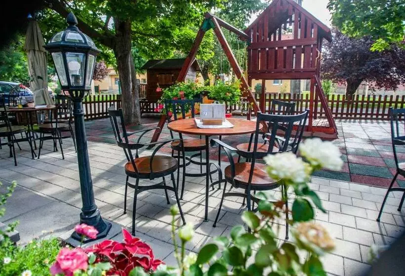 Majatalo Penzión Tücsök