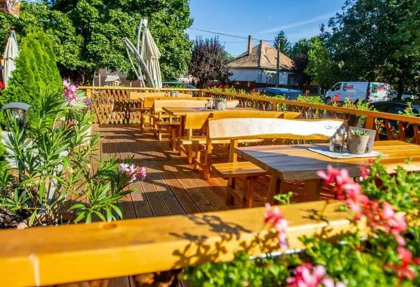 Majatalo Penzión Tücsök