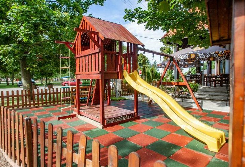 ペンション Penzión Tücsök