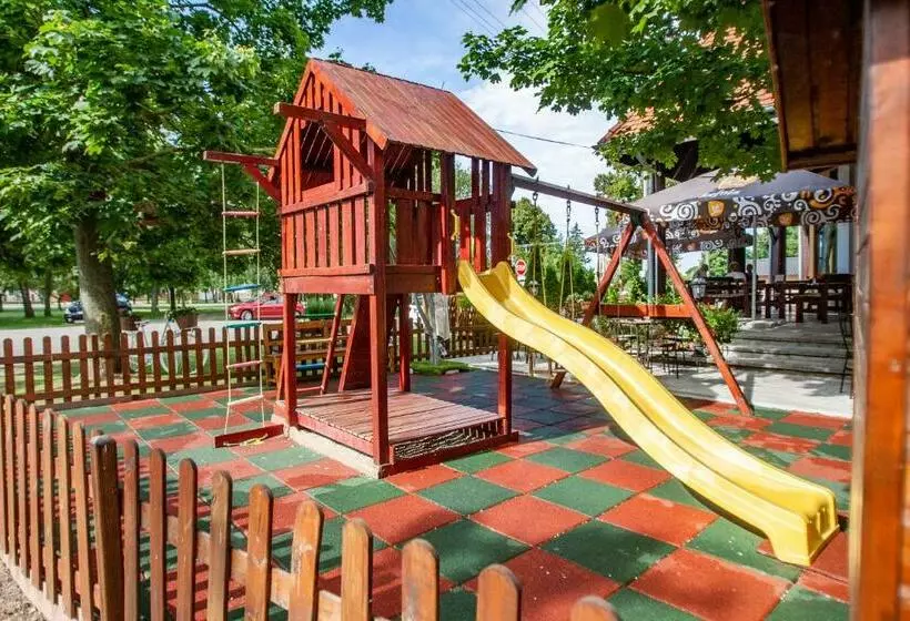 Majatalo Penzión Tücsök