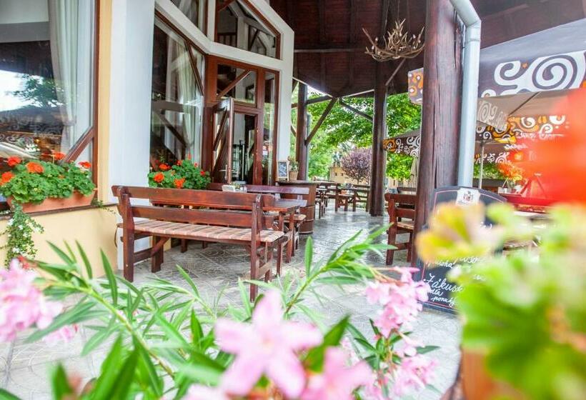 ペンション Penzión Tücsök