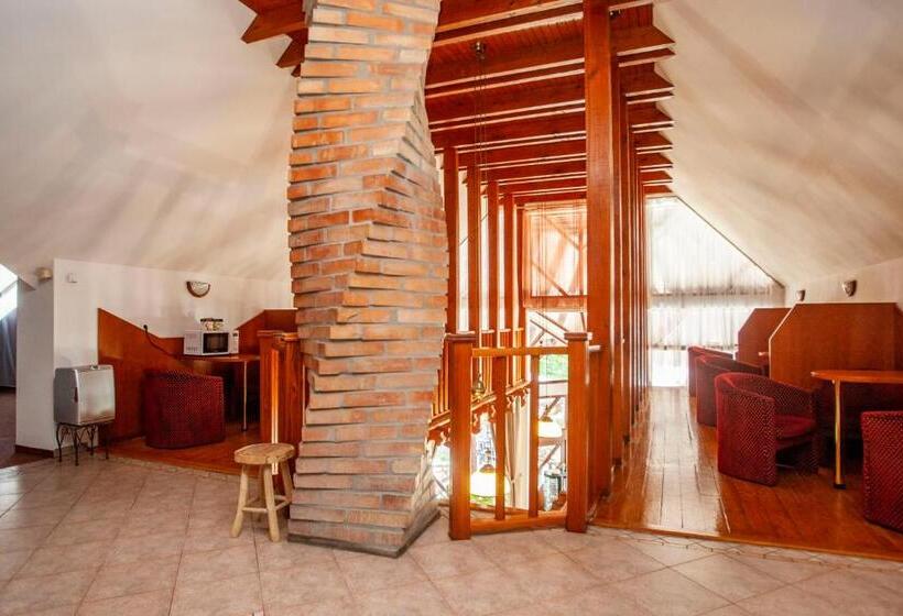 ペンション Penzión Tücsök