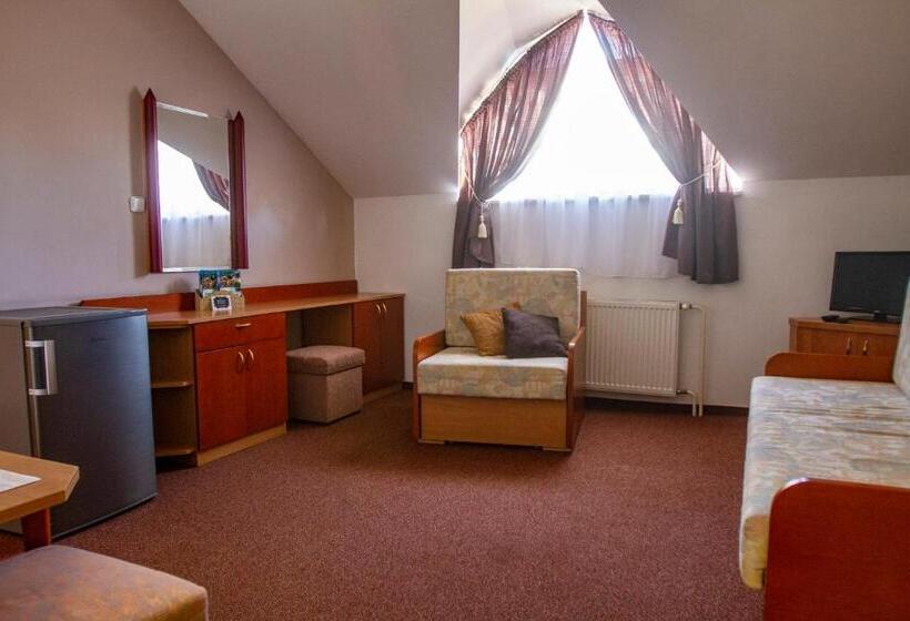 ペンション Penzión Tücsök