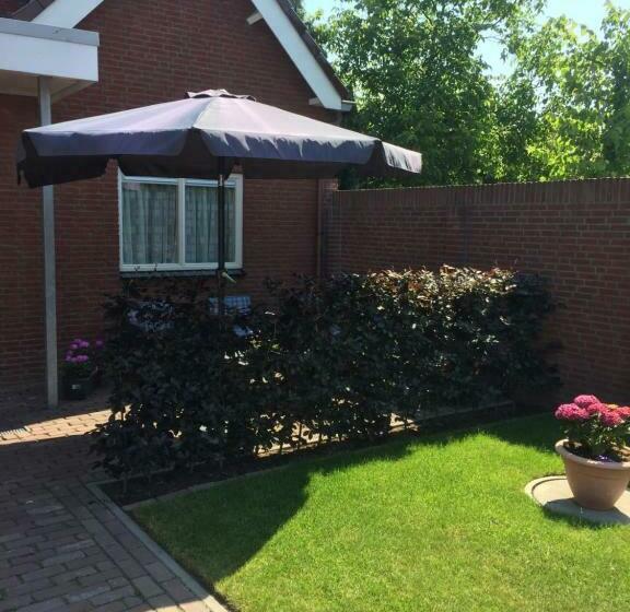 ベッドアンドブレックファースト Bed&breakfast De Hooimoat