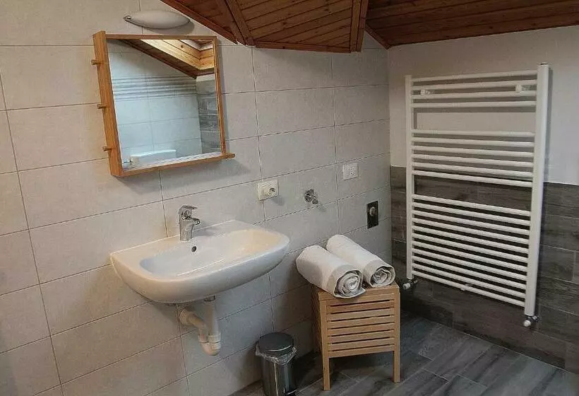 تختخواب و صبحانه La Tegola