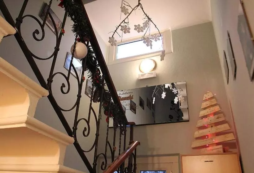 تختخواب و صبحانه La Tegola