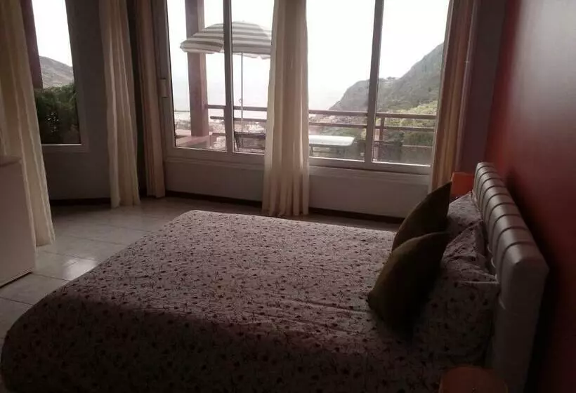 Majatalo Moradia Cor De Rosa