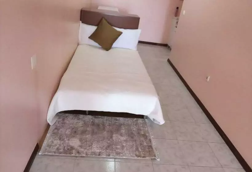 Majatalo Moradia Cor De Rosa