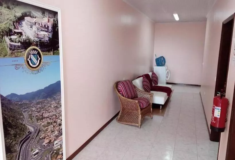 Majatalo Moradia Cor De Rosa