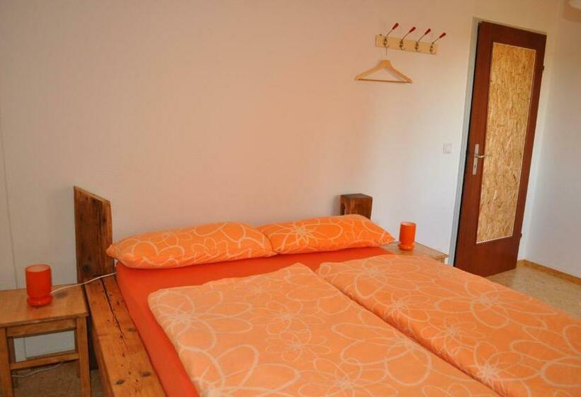 Punkrock Harbour Pension Bähr