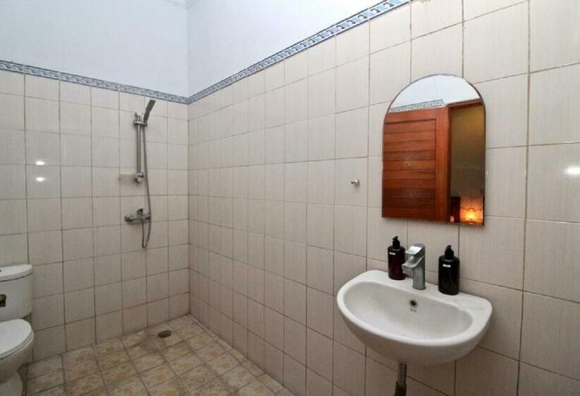 פנסיון Dega Gardens