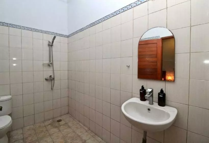 پانسیون Dega Gardens